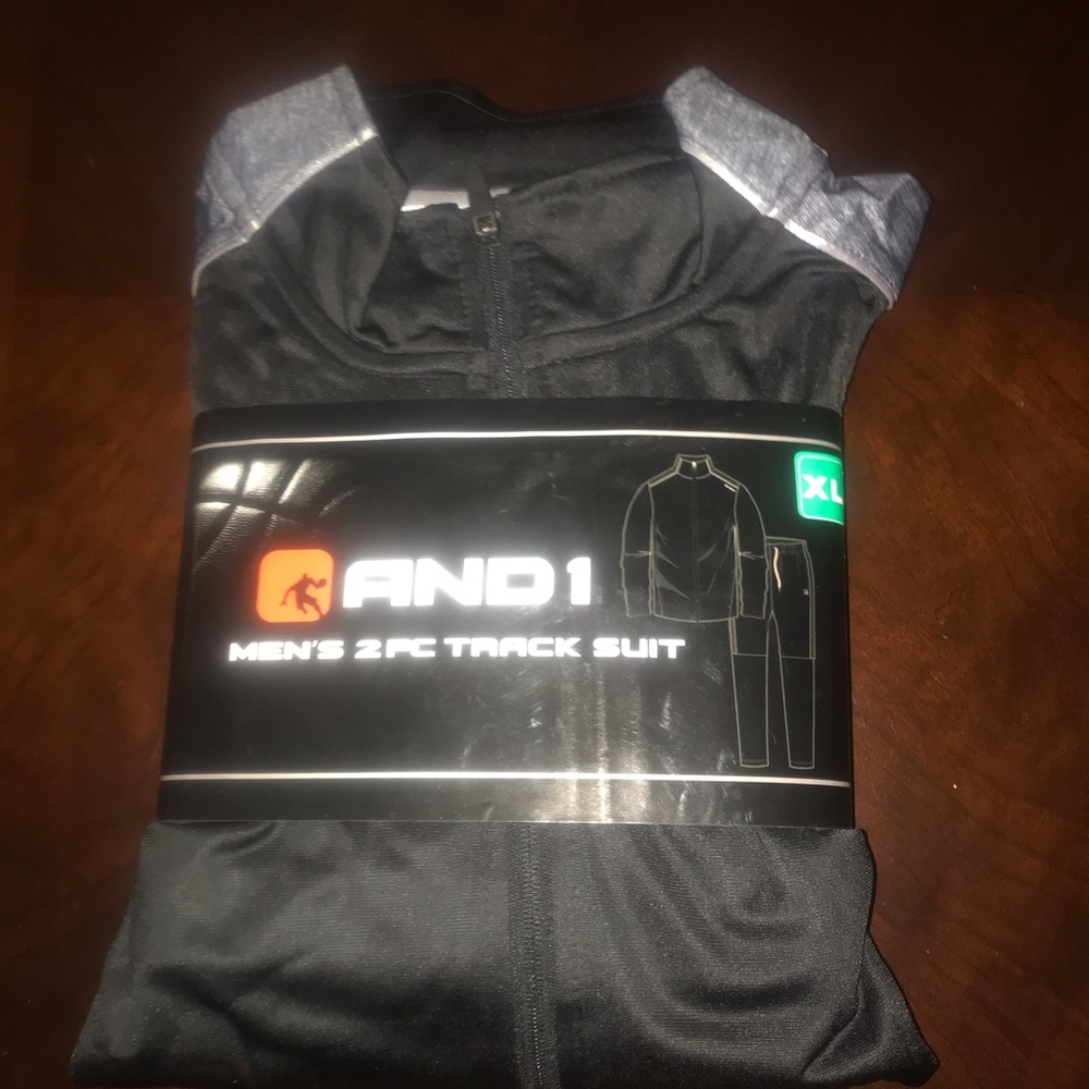 NWT MENS TRACK SUIT
